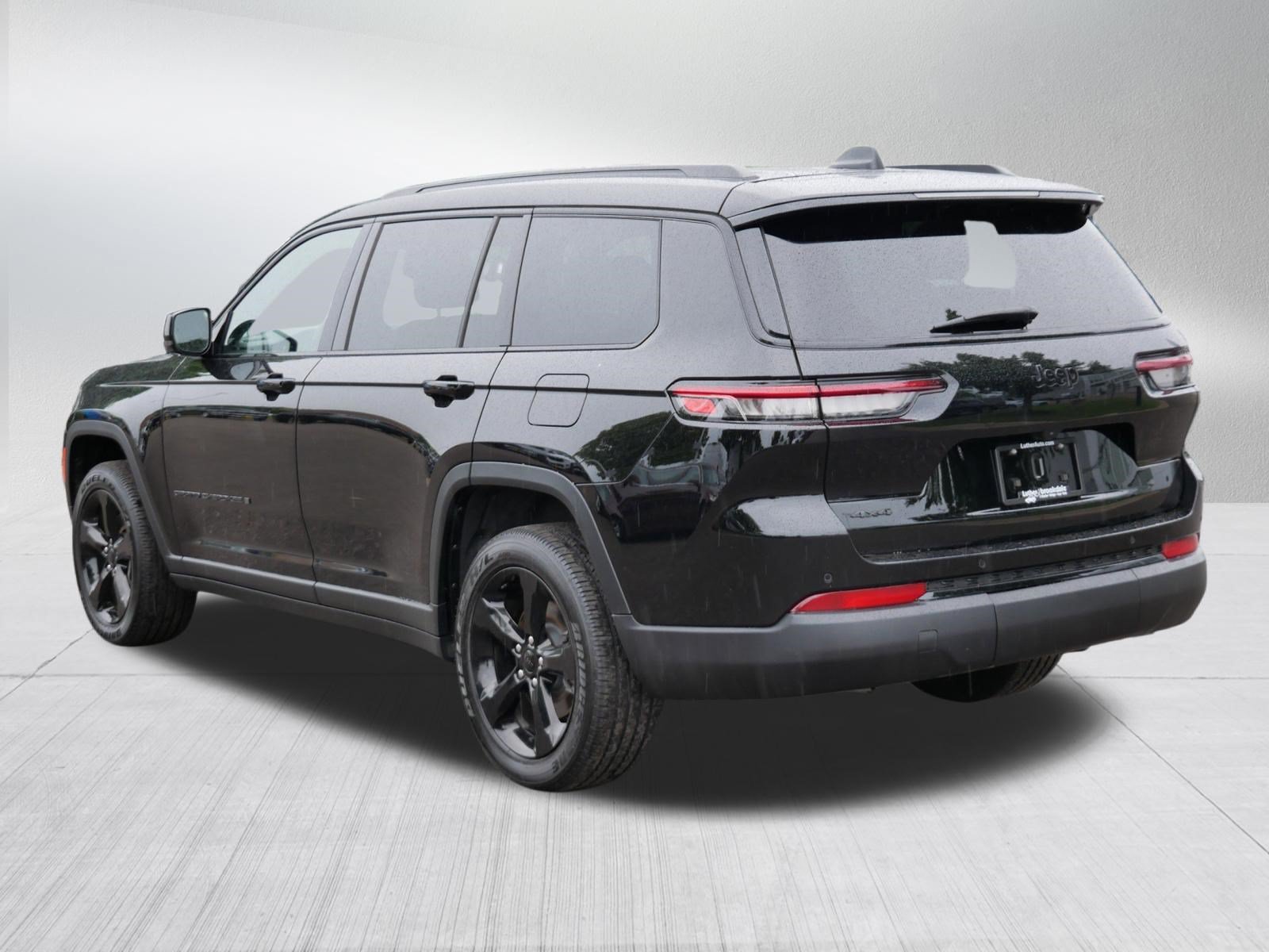 Used 2025 Jeep Grand Cherokee L Altitude AWD/4WD image 5