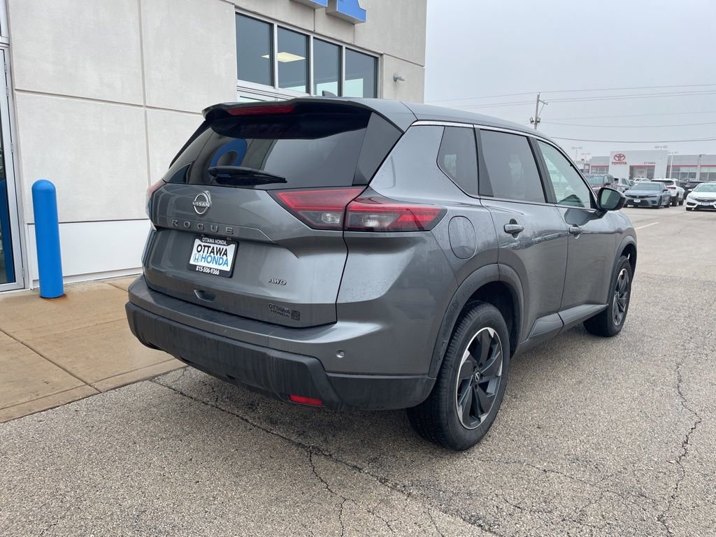 Used 2025 Nissan Rogue SV AWD/4WD image 5