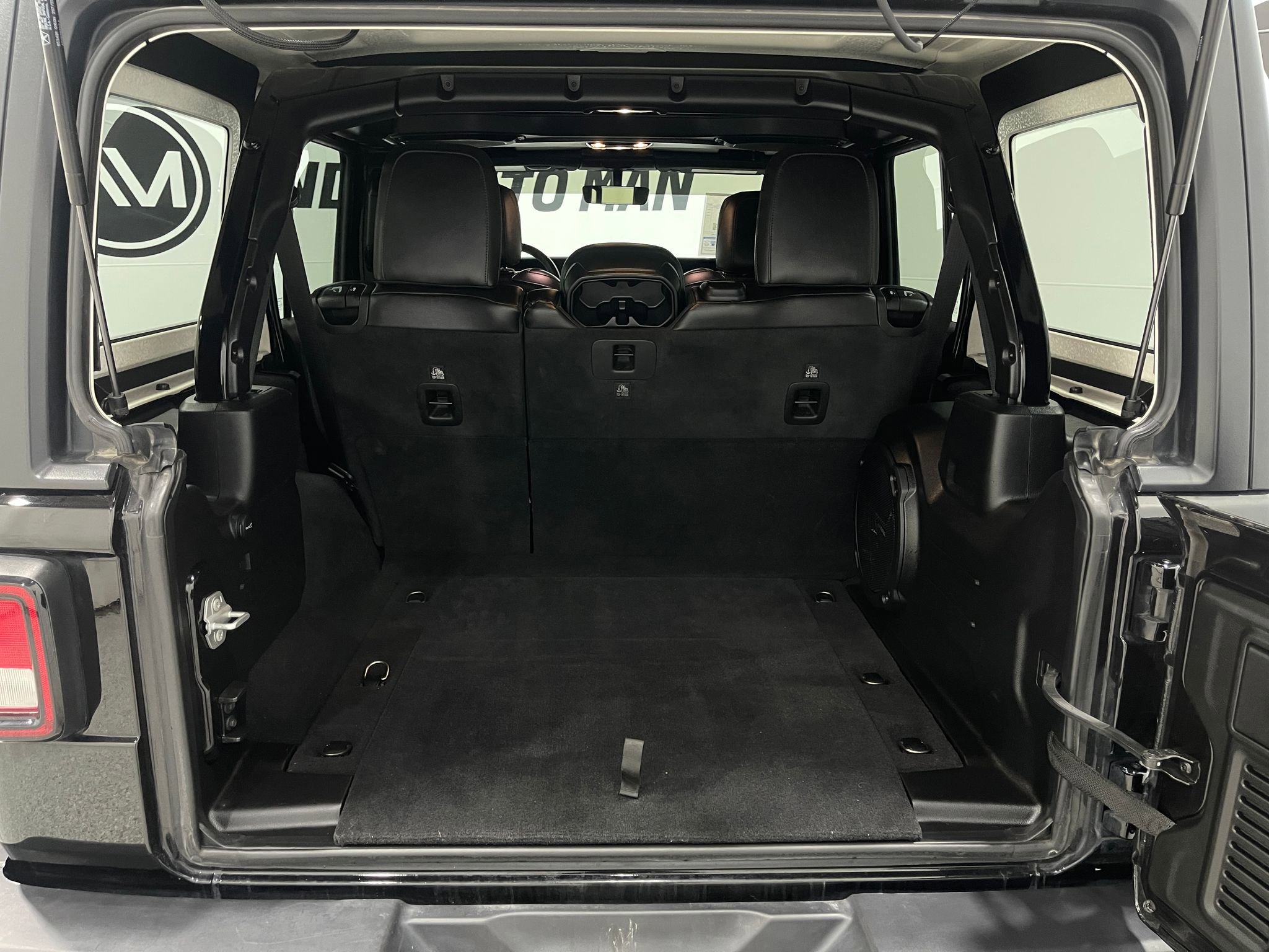 Used 2023 Jeep Wrangler Sahara w/ Cold Weather Group image 28