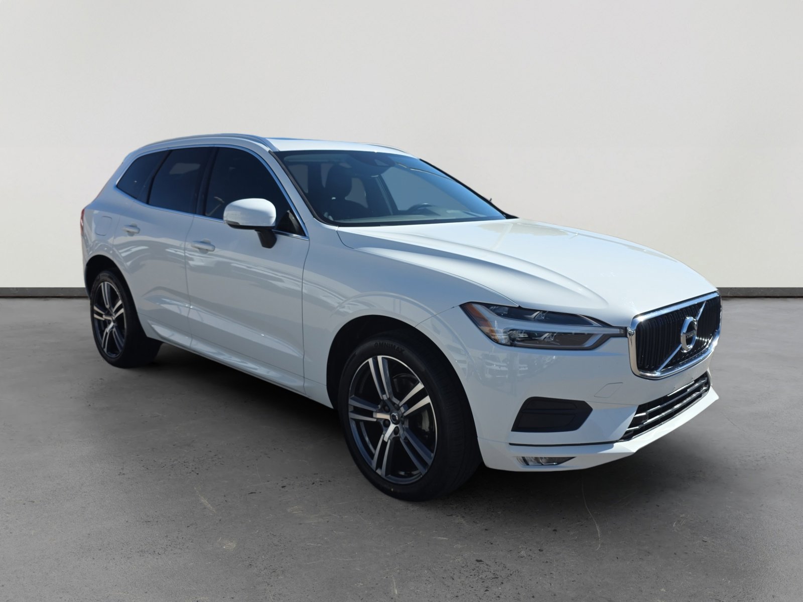 Used 2021 Volvo XC60 T5 Momentum w/ Premium Package image 7