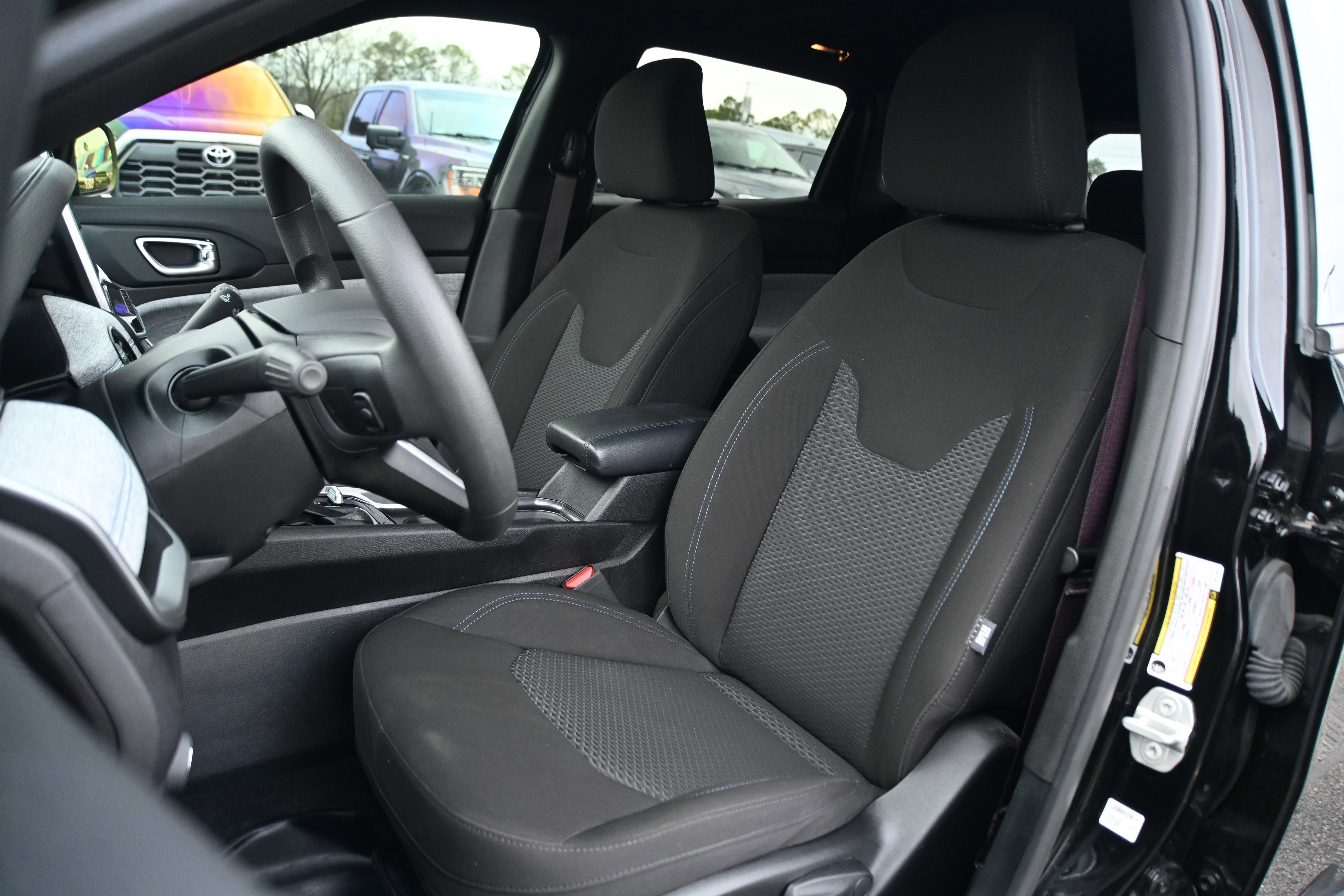 Used 2024 Jeep Compass Sport image 7