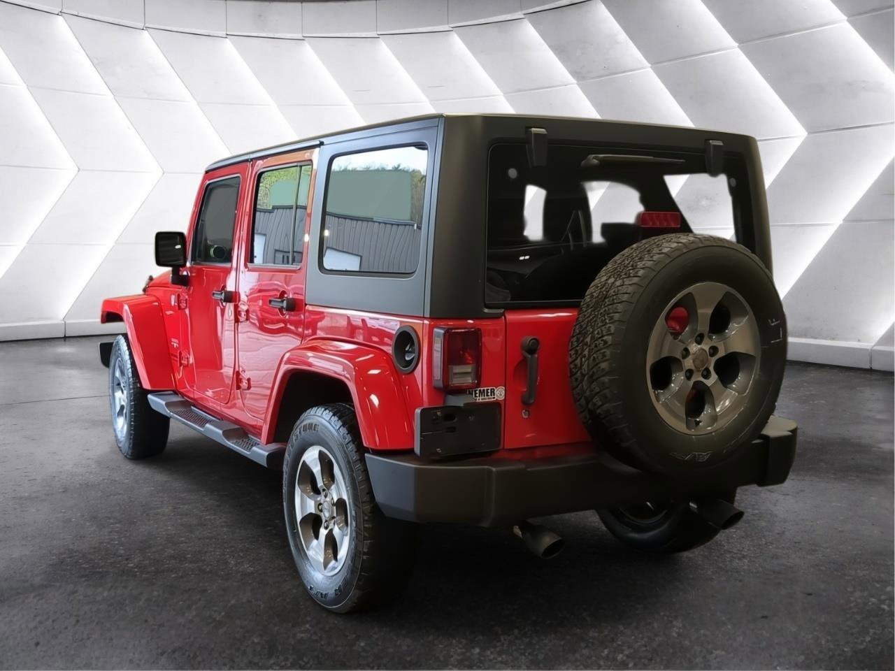 Used 2016 Jeep Wrangler Unlimited Sahara w/ Connectivity Group AWD/4WD image 4