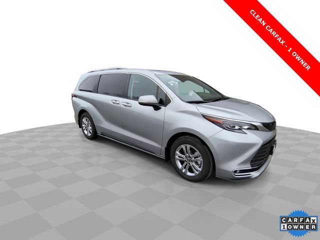 Used 2024 Toyota Sienna Platinum image 2