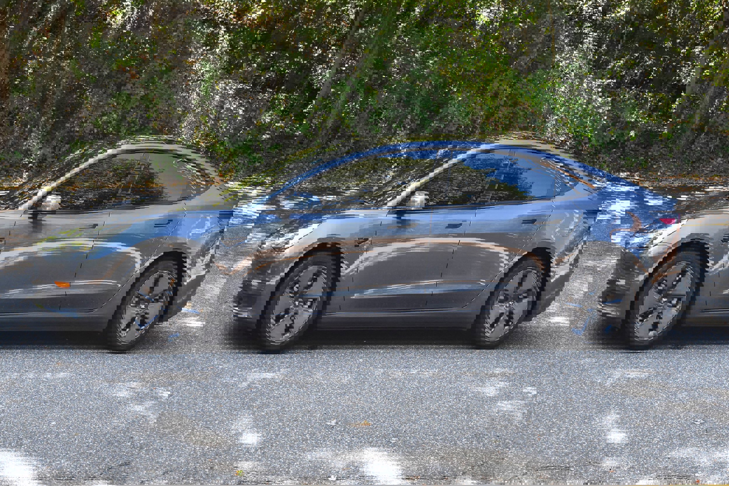 Used 2022 Tesla Model 3 Standard Range image 3