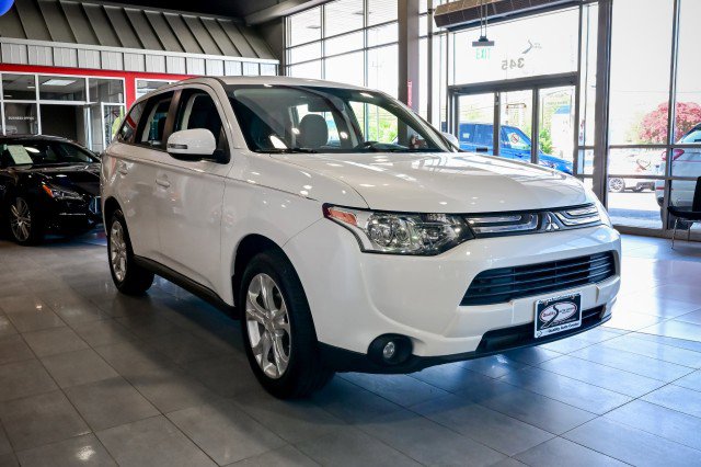 Used 2014 Mitsubishi Outlander SE AWD/4WD image 3