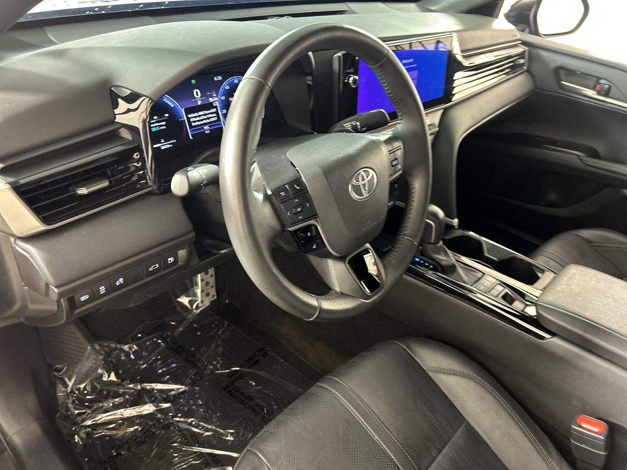 Used 2025 Toyota Camry XSE FWD image 11