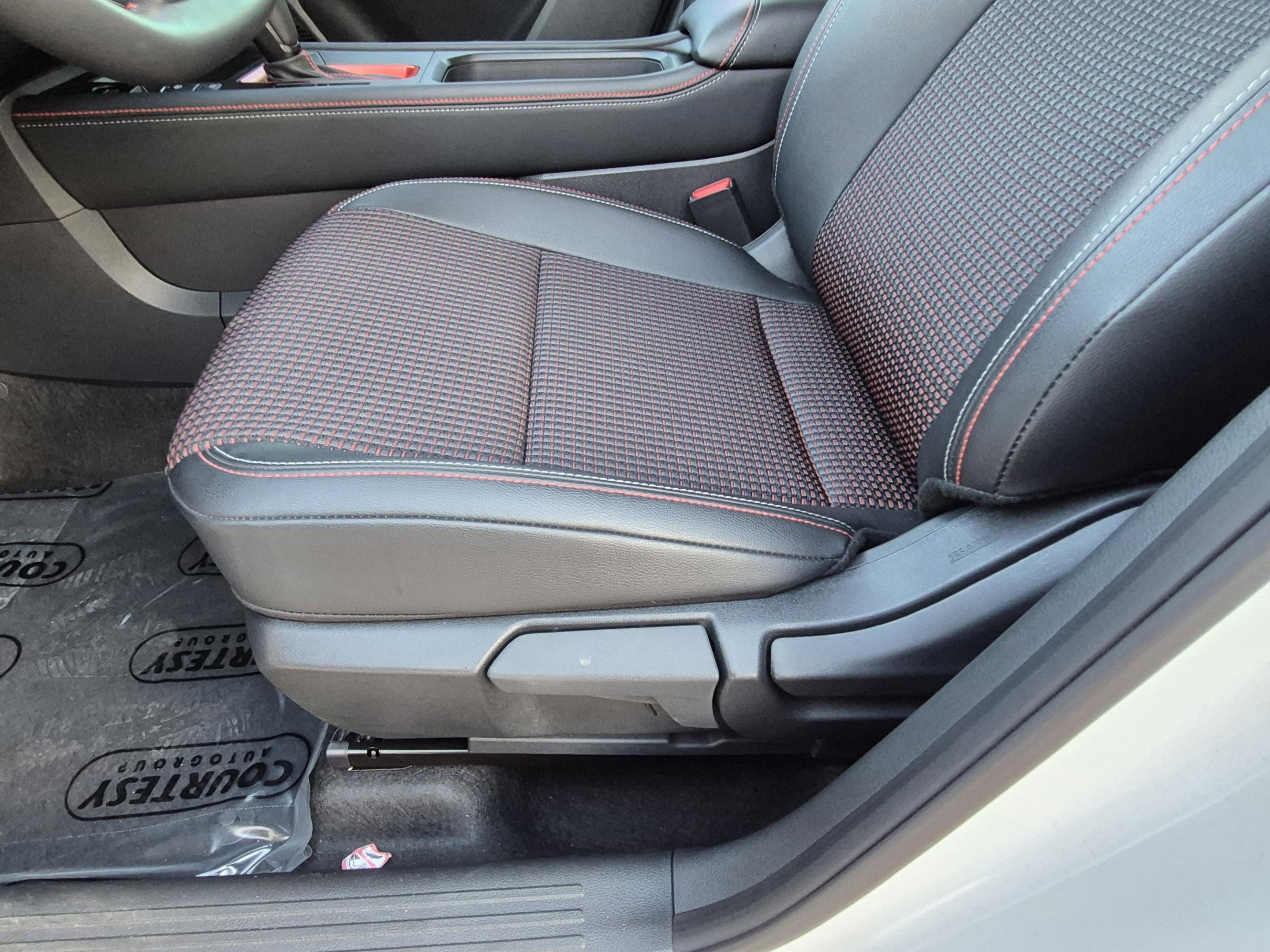 Certified 2025 Nissan Kicks SR FWD image 21