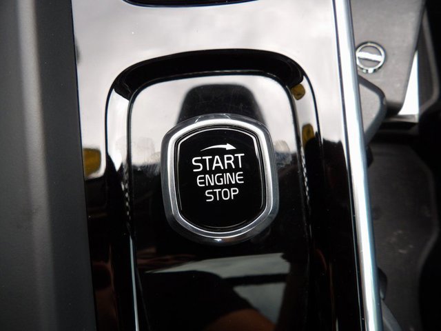 Certified 2024 Volvo XC60 B5 Ultimate w/ Protection Package Premier image 22