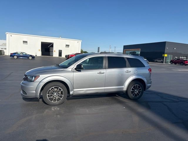 Used 2018 Dodge Journey SE w/ Blacktop Package FWD image 2