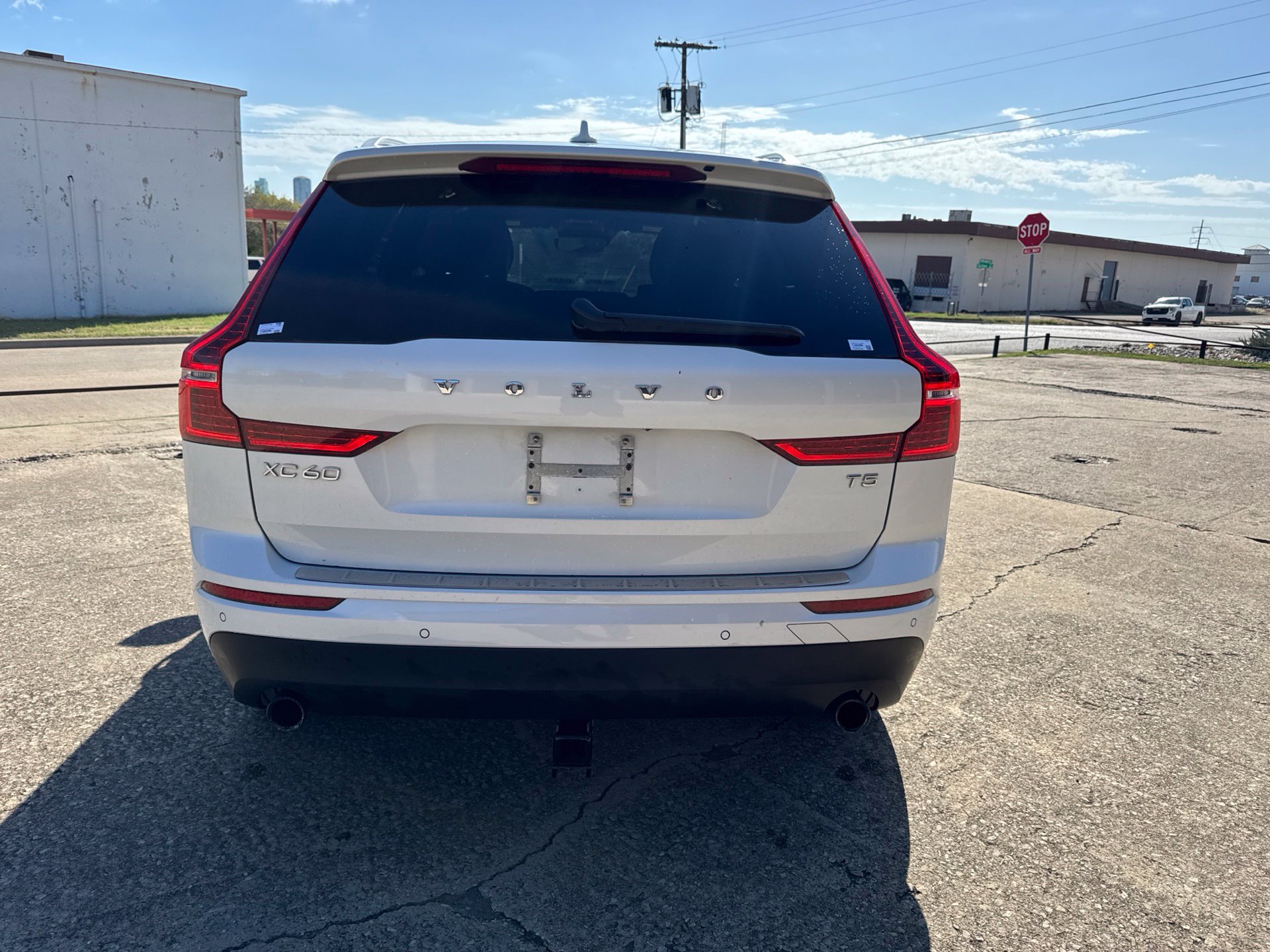 Used 2020 Volvo XC60 T5 Momentum w/ Protection Package Premier FWD image 6