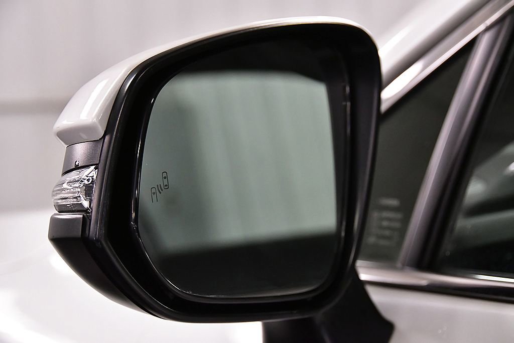 Used 2023 Toyota Venza XLE image 15