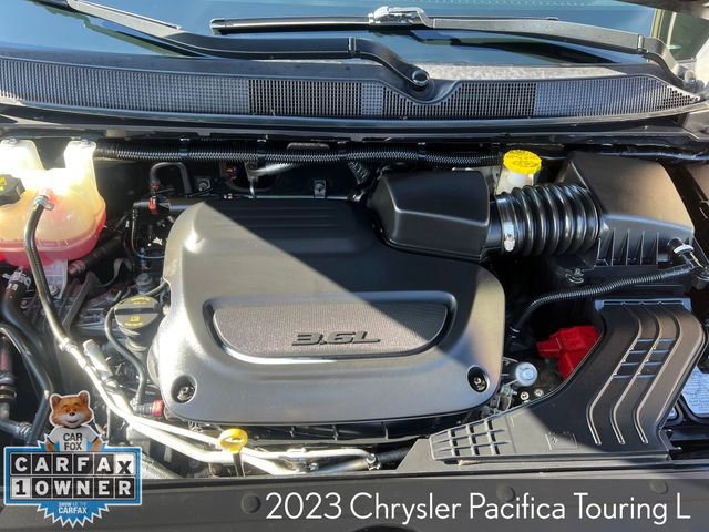 Used 2023 Chrysler Pacifica Touring-L image 37