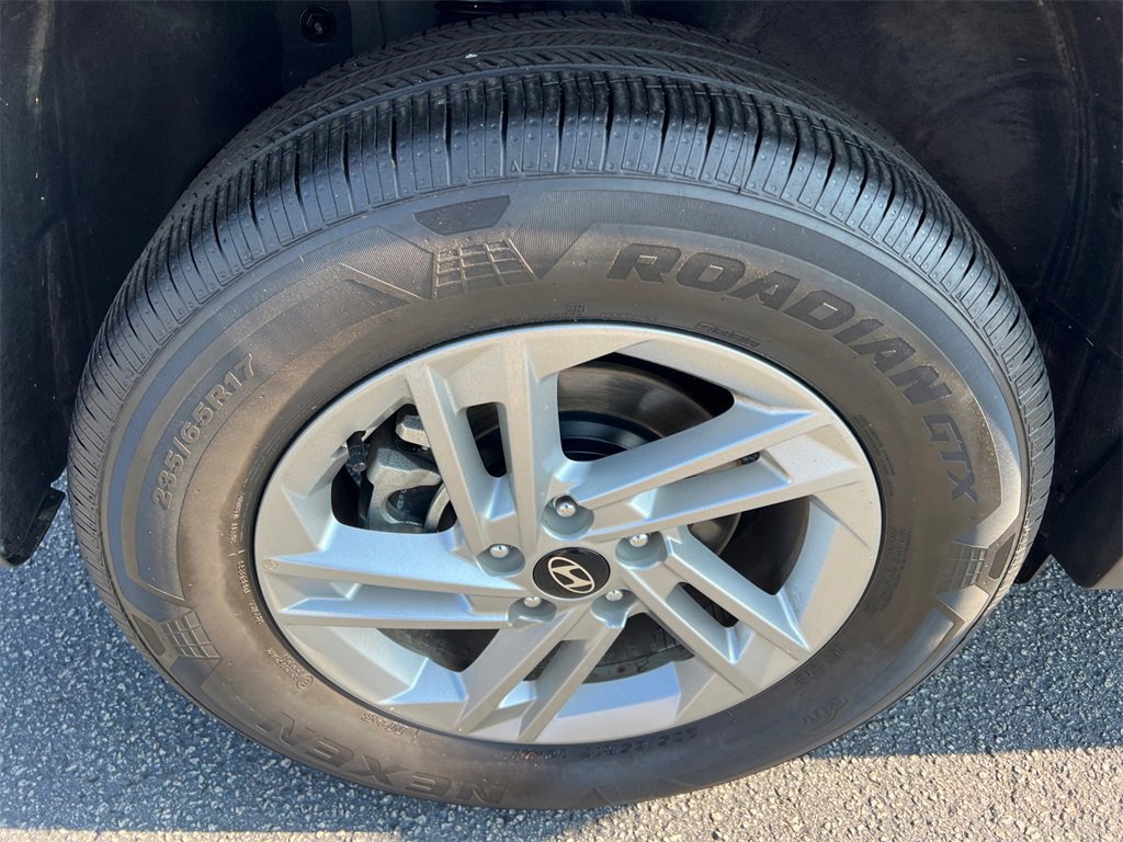 Used 2025 Hyundai Tucson SE image 17