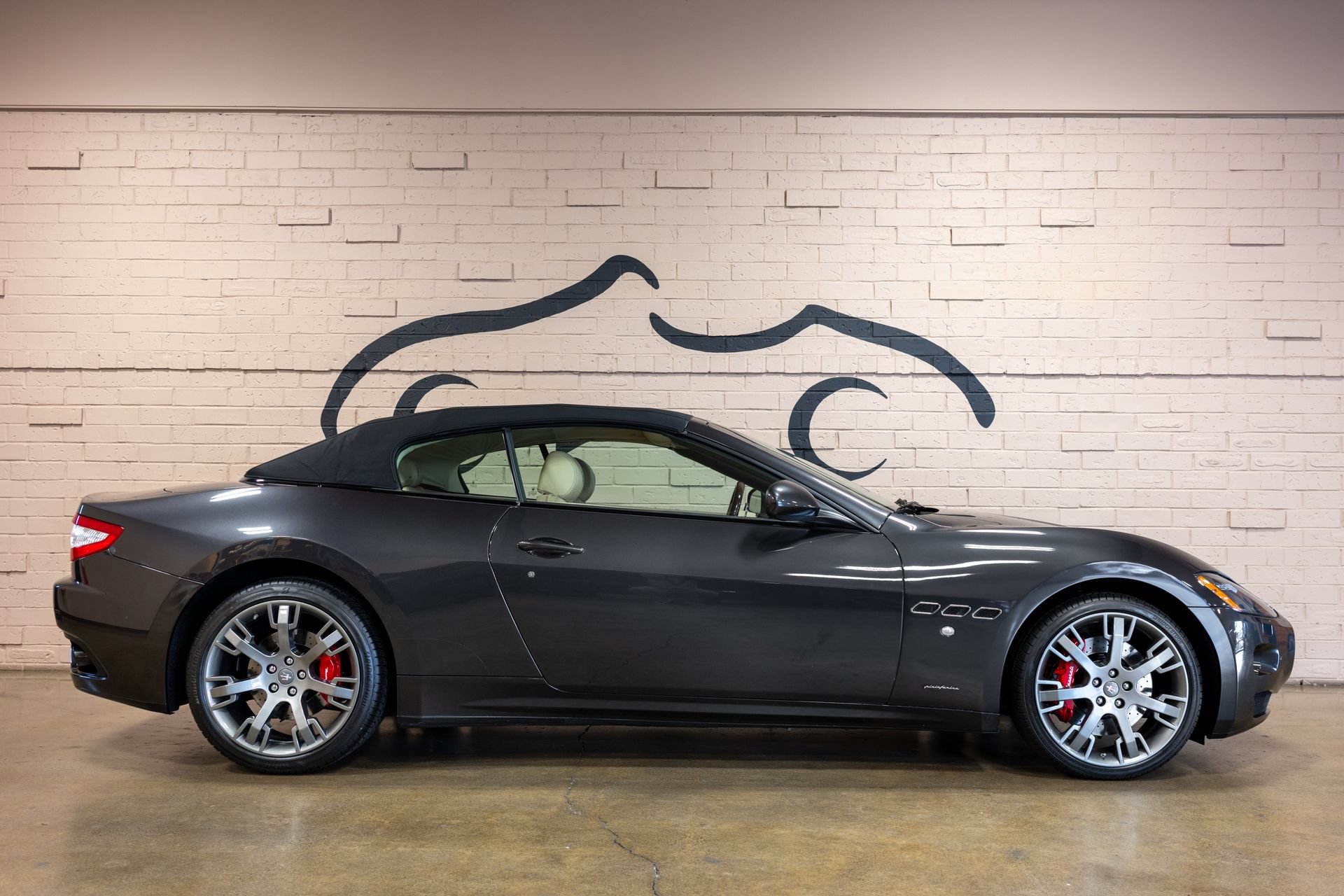 Used 2014 Maserati GranTurismo Convertible RWD image 6