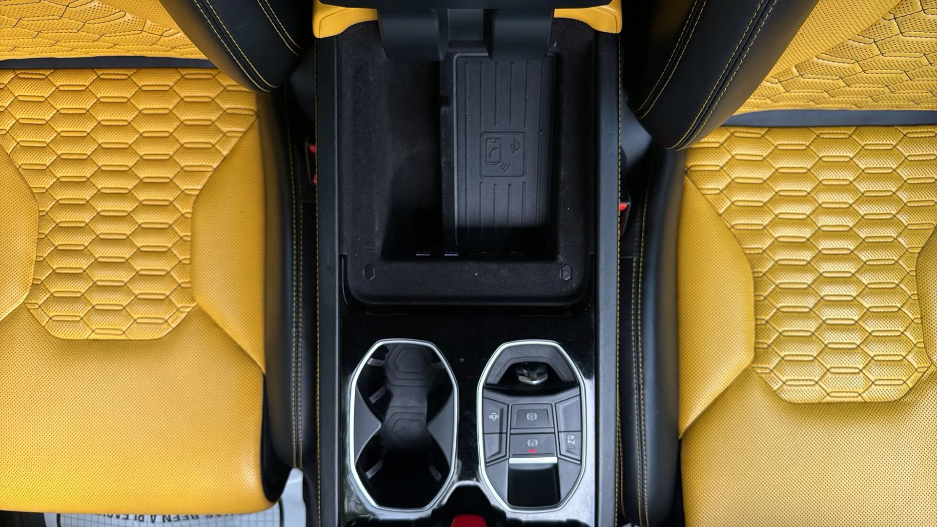 Used 2019 Lamborghini Urus AWD/4WD image 42