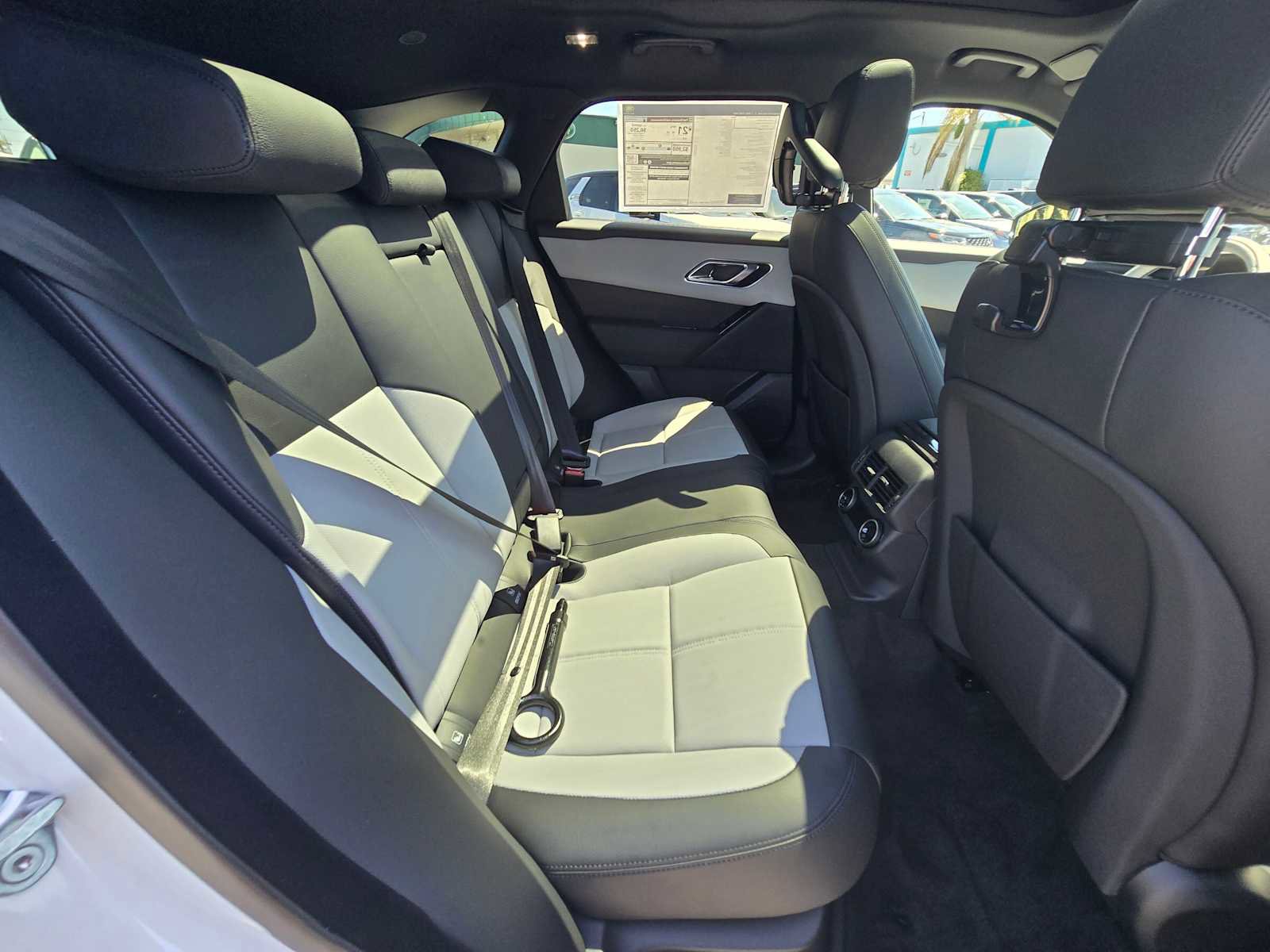 New 2026 Land Rover Range Rover Velar Dynamic SE image 13