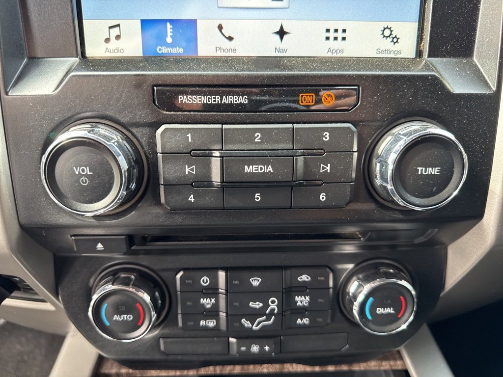 Used 2017 Ford F350 Lariat w/ Chrome Package image 41