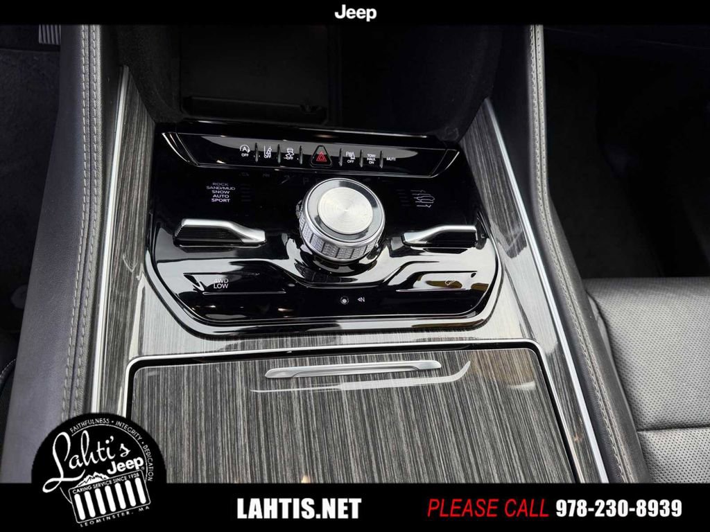 Used 2022 Jeep Wagoneer Series III w/ Premium Group I image 13