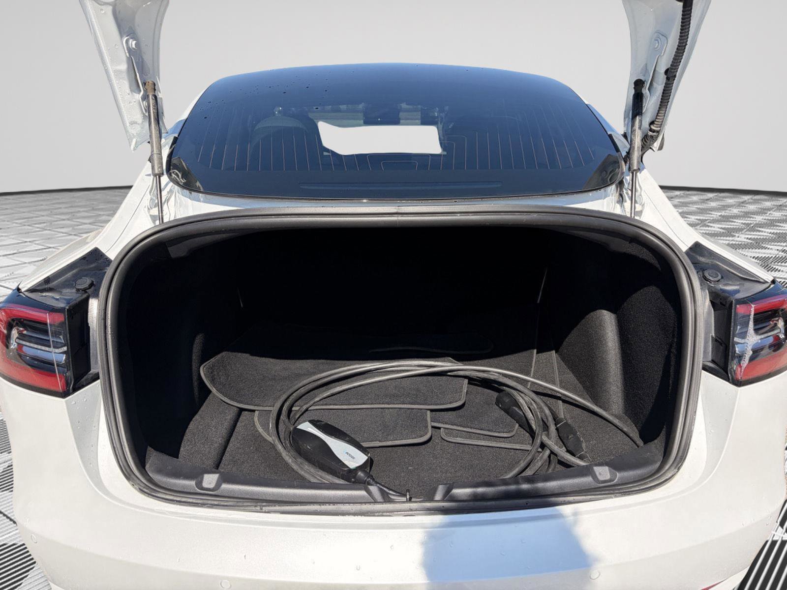 Used 2020 Tesla Model 3 Performance image 23