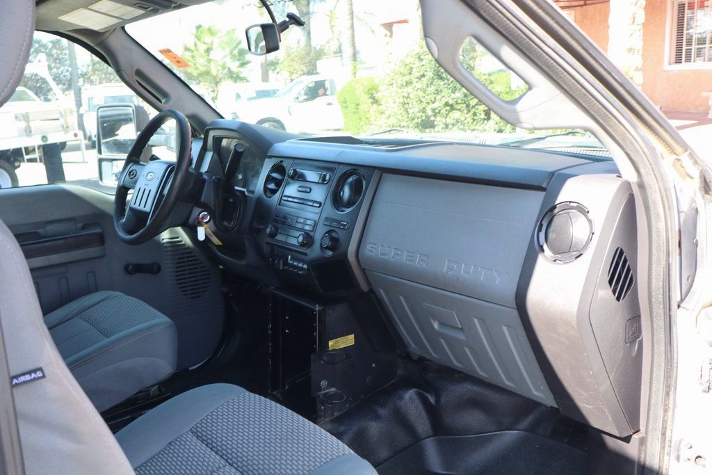 Used 2016 Ford F550 2WD Regular Cab Super Duty image 33