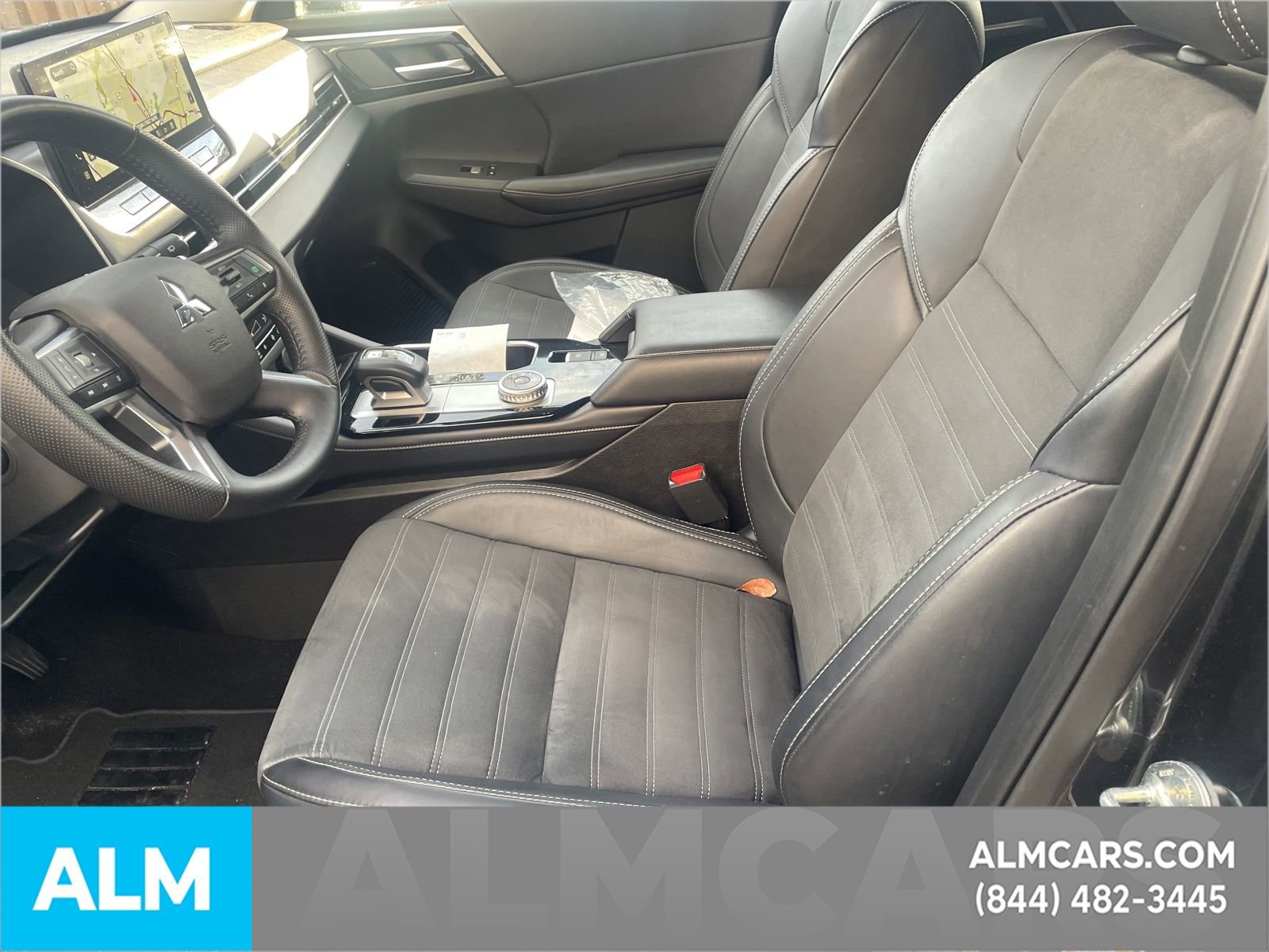 Used 2025 Mitsubishi Outlander SE image 11