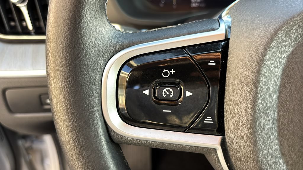 Certified 2025 Volvo XC60 B5 Plus AWD/4WD image 16