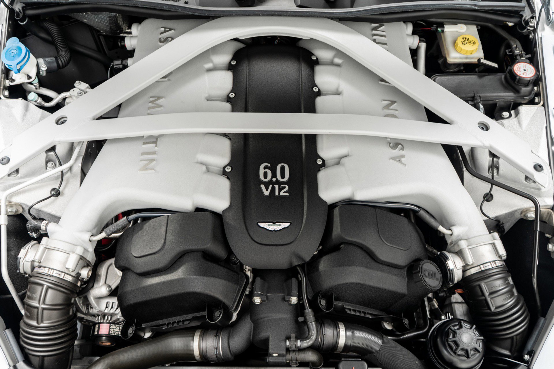 Used 2014 Aston Martin DB9 Volante image 12