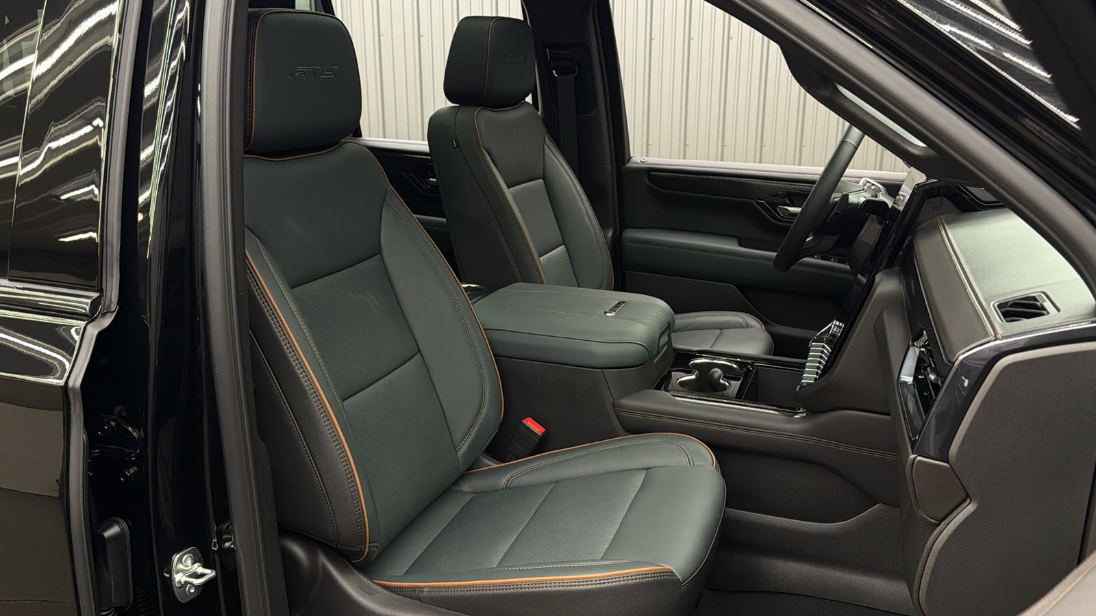Used 2026 GMC Yukon AT4 AWD/4WD image 41