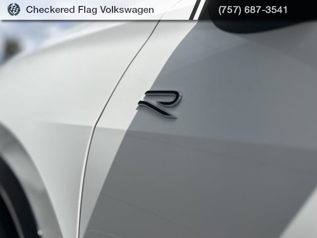 New 2025 Volkswagen Tiguan SE R-Line image 16