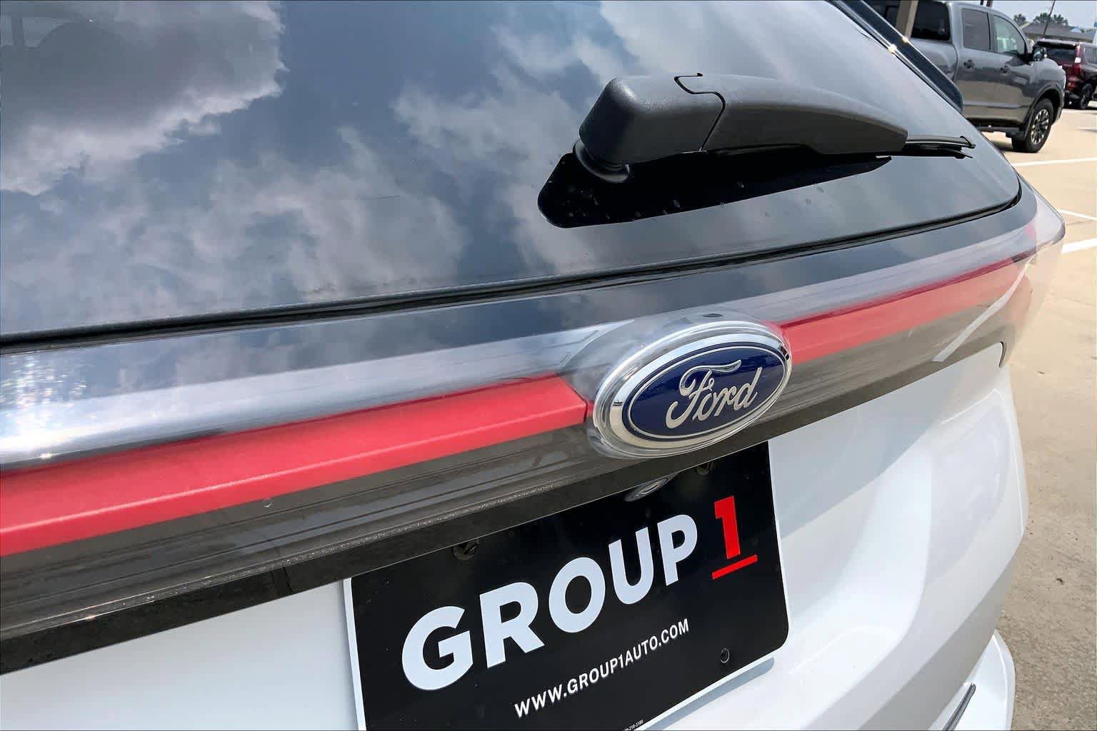 Used 2018 Ford Edge SE FWD image 30