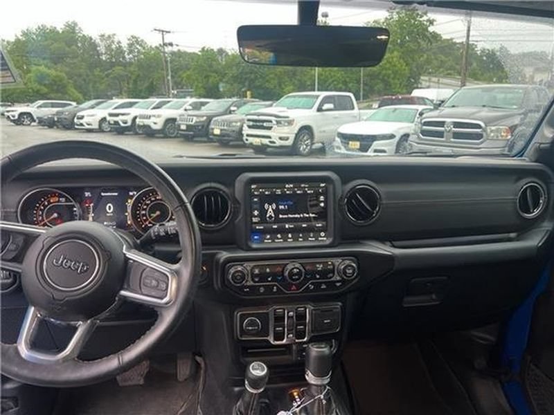 Used 2022 Jeep Wrangler Unlimited Sahara AWD/4WD image 45