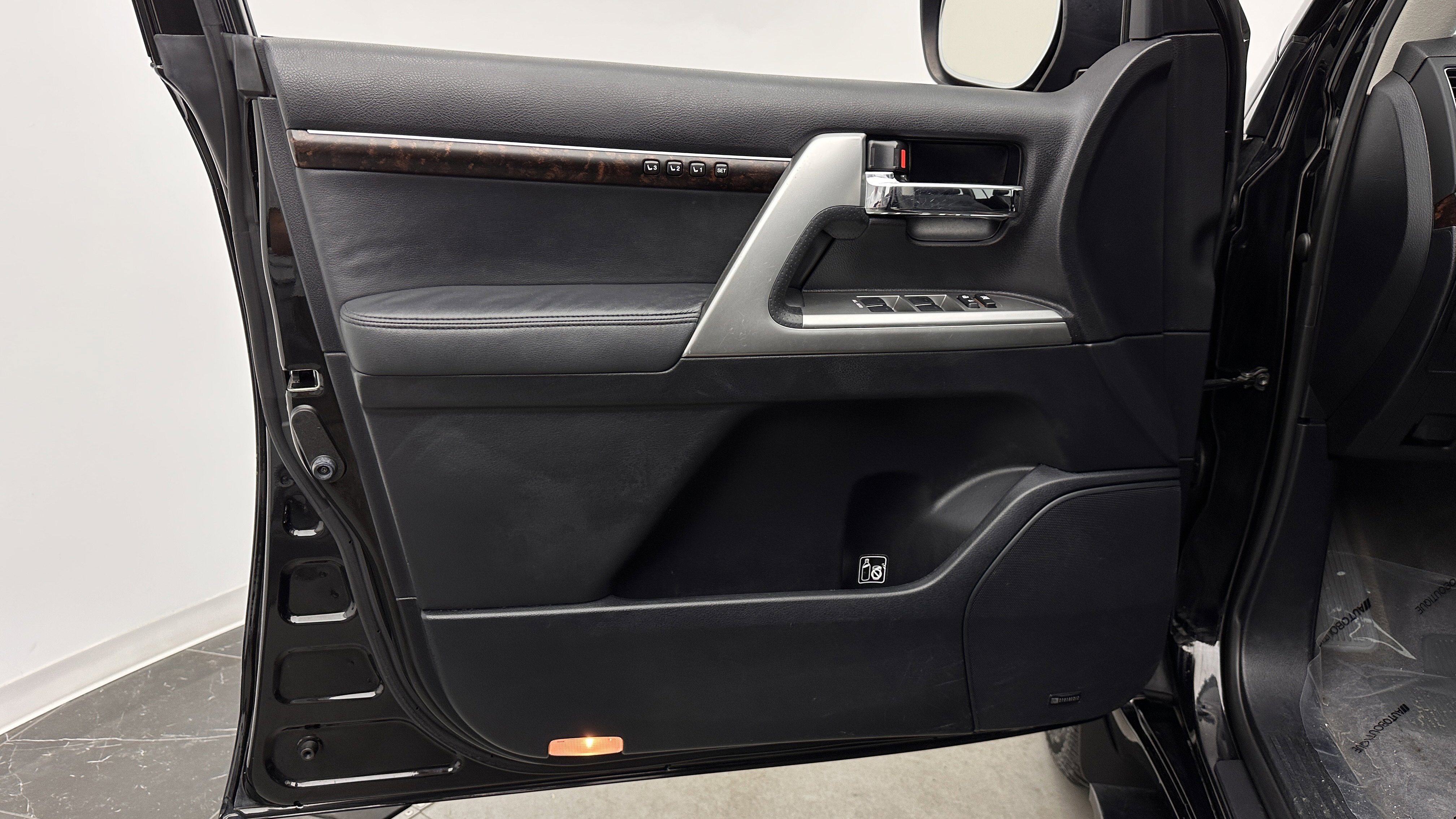 Used 2014 Toyota Land Cruiser AWD/4WD image 13