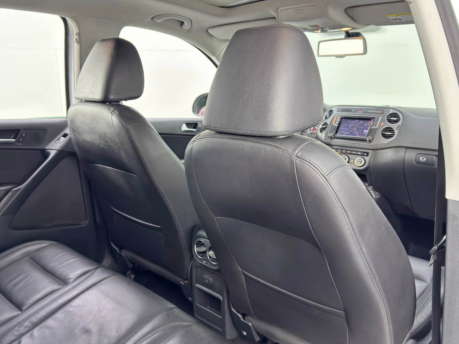 Used 2017 Volkswagen Tiguan Sport image 33