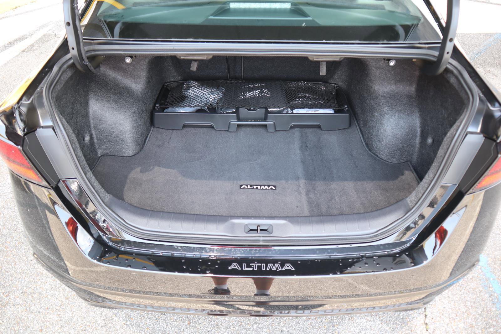 Used 2025 Nissan Altima 2.5 SL FWD image 42