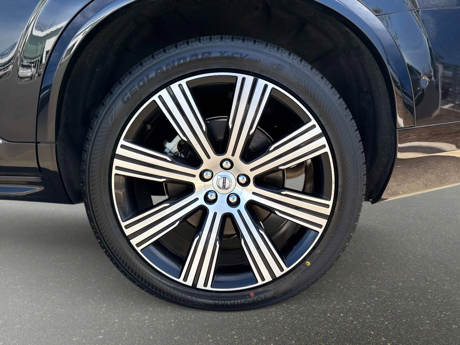 Certified 2025 Volvo XC90 T8 Plus w/ Protection Package Premier image 11