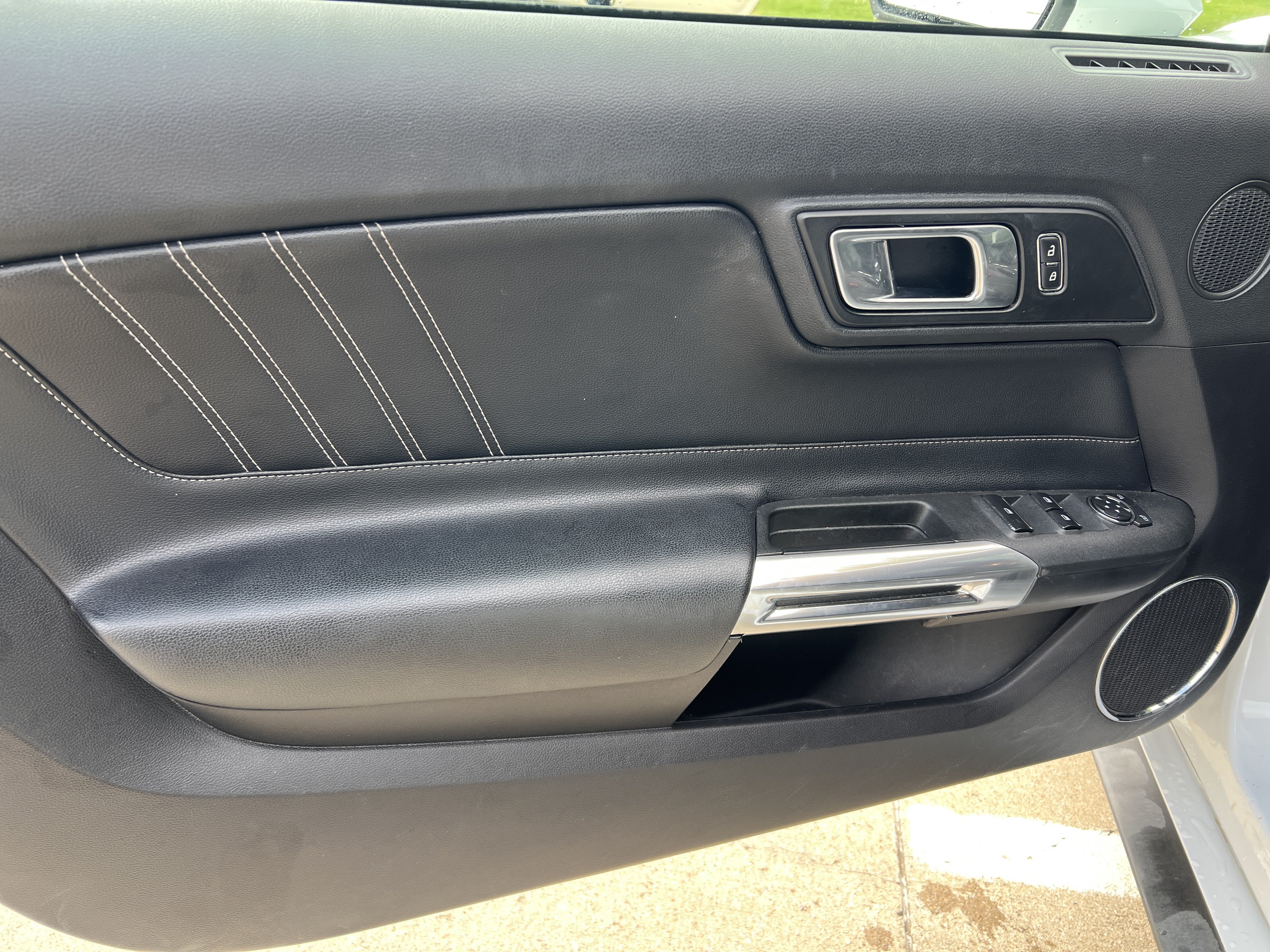 Used 2019 Ford Mustang GT Premium RWD image 12