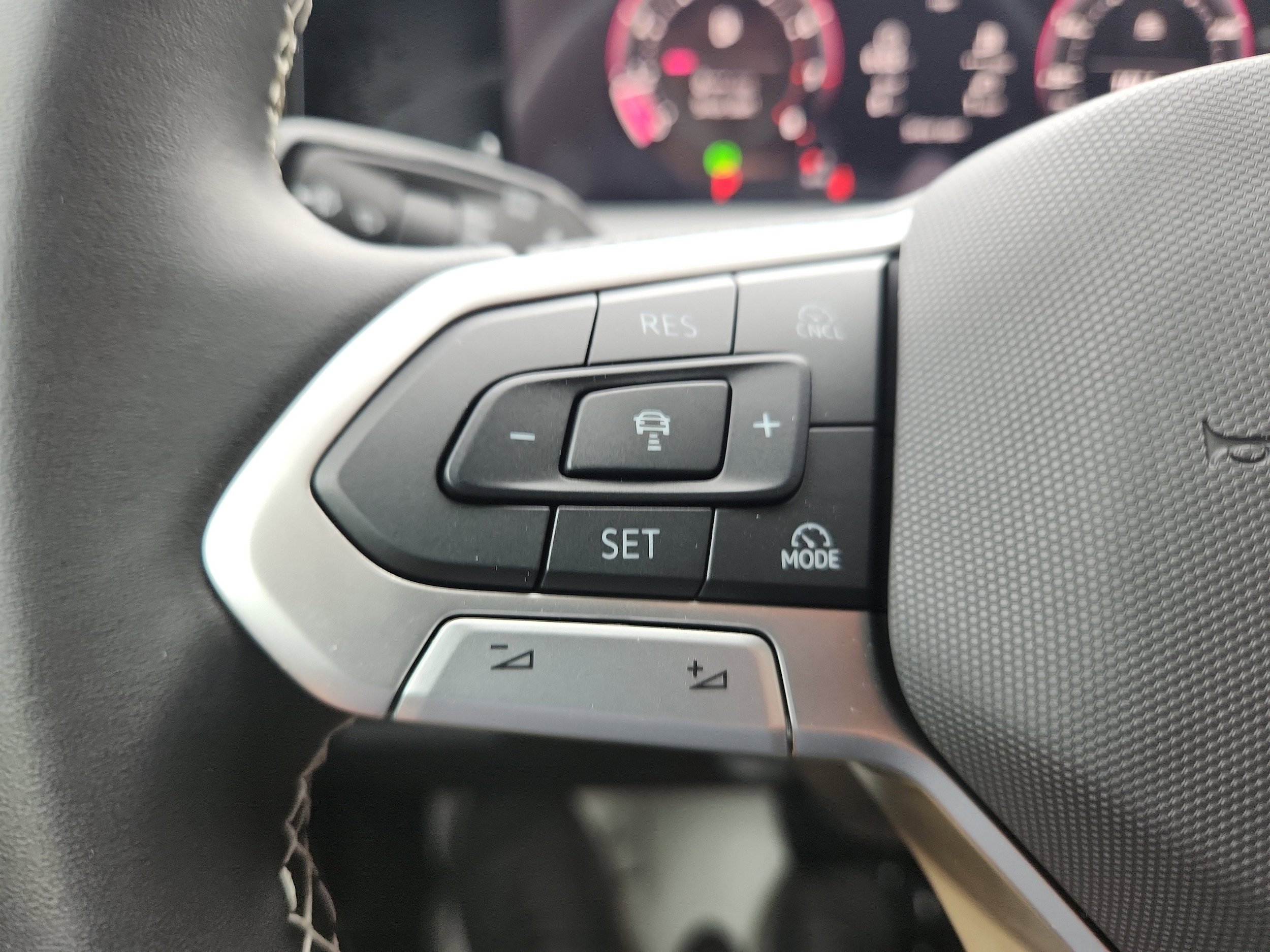 New 2026 Volkswagen Tiguan SE AWD/4WD image 19