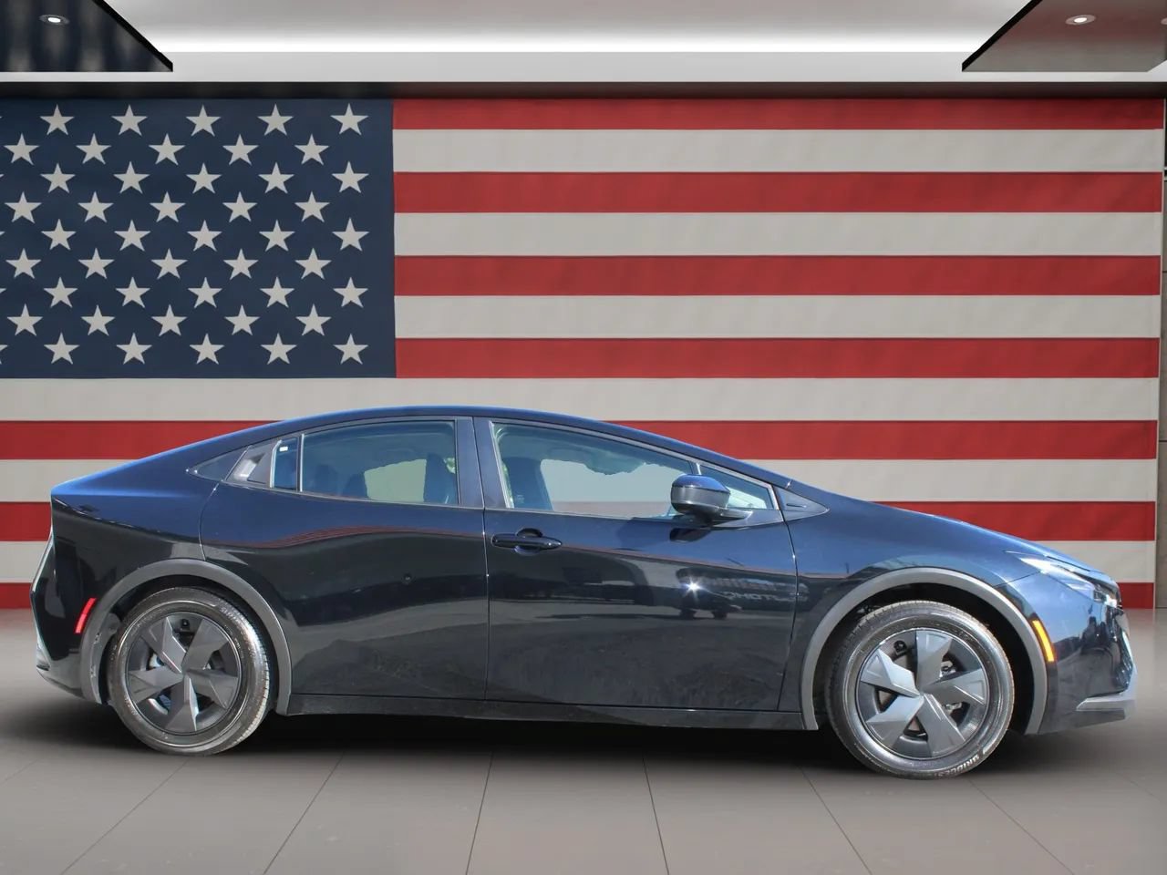 Used 2025 Toyota Prius LE FWD image 12