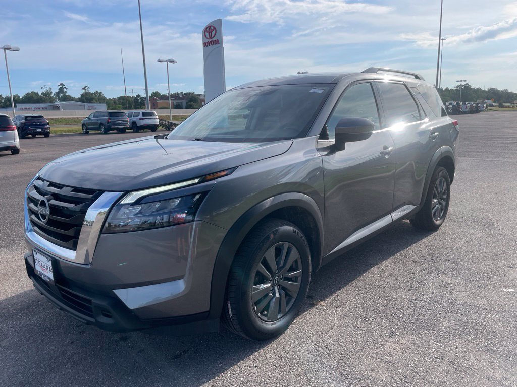 Used 2024 Nissan Pathfinder SV FWD image 3