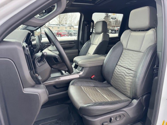 Used 2024 Chevrolet Silverado 2500 ZR2 w/ Technology Package image 13