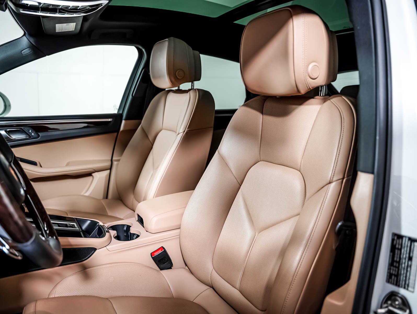 Certified 2025 Porsche Macan S AWD/4WD image 5