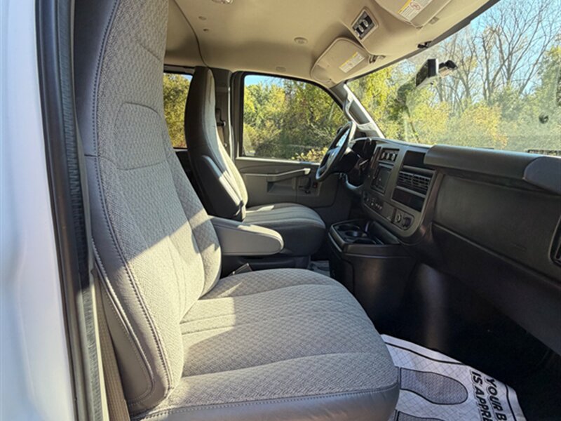 Used 2017 Chevrolet Express 3500 LT w/ LT Preferred Equipment Group RWD image 18