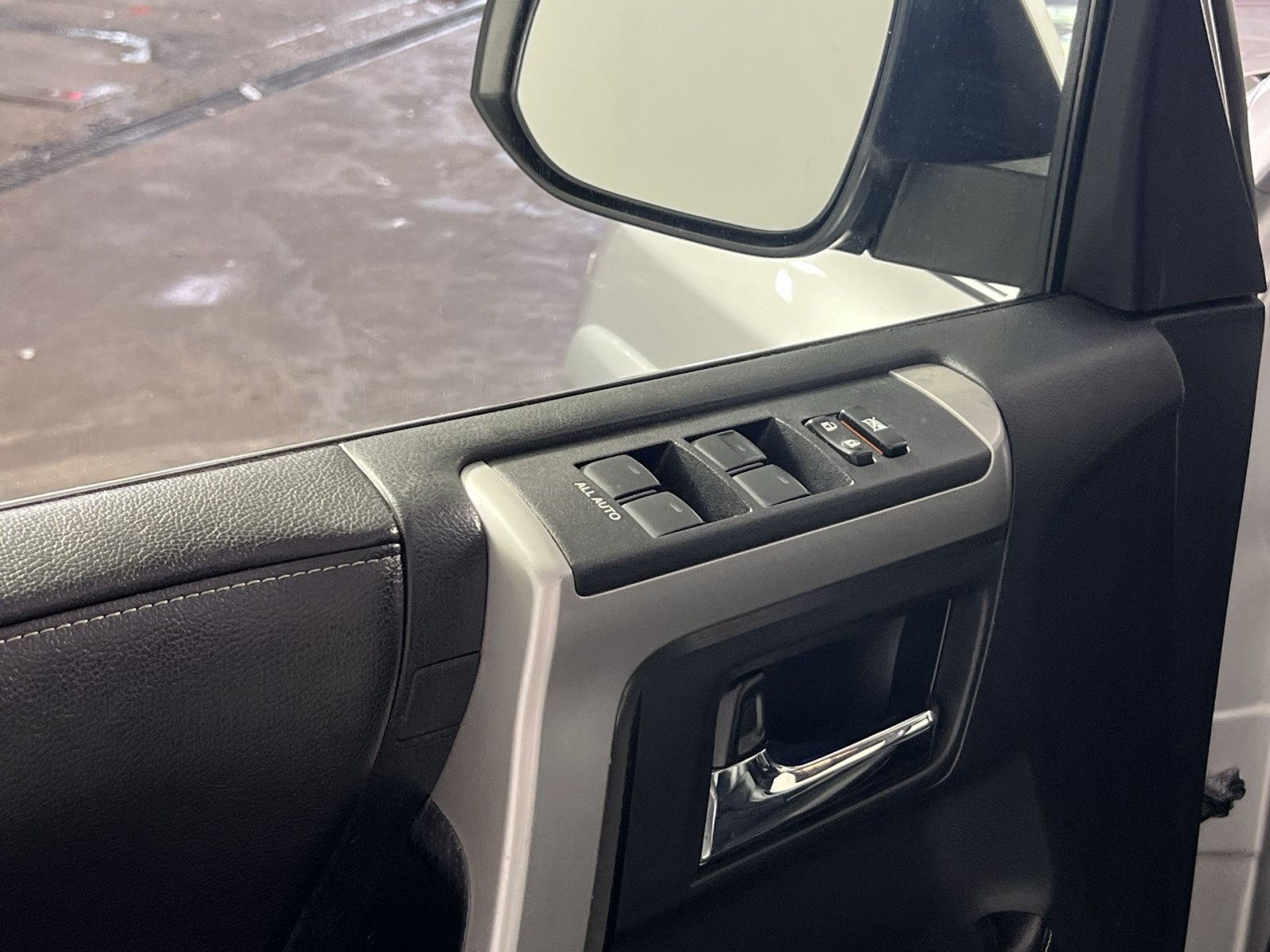 Used 2016 Toyota 4Runner Limited AWD/4WD image 12