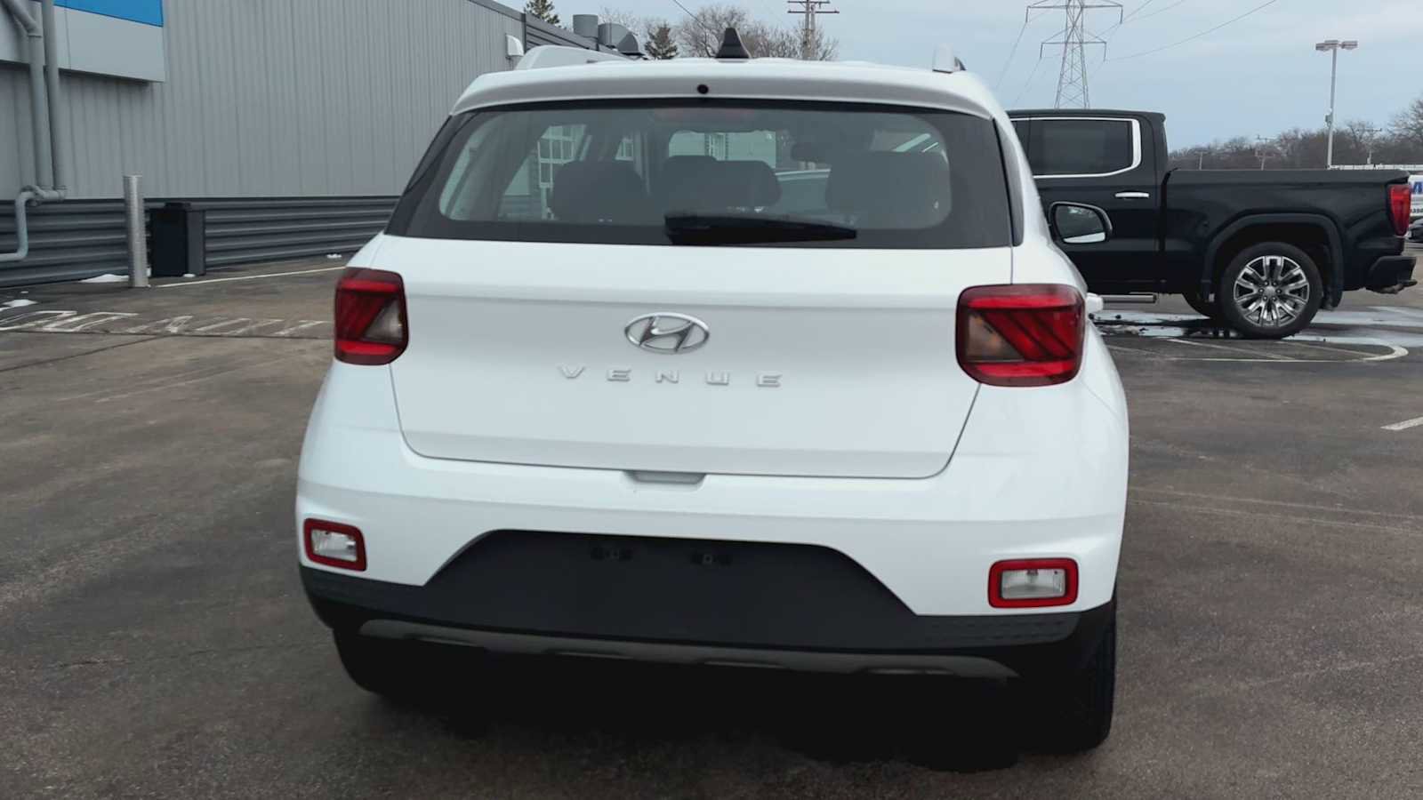 Used 2022 Hyundai Venue SEL image 3