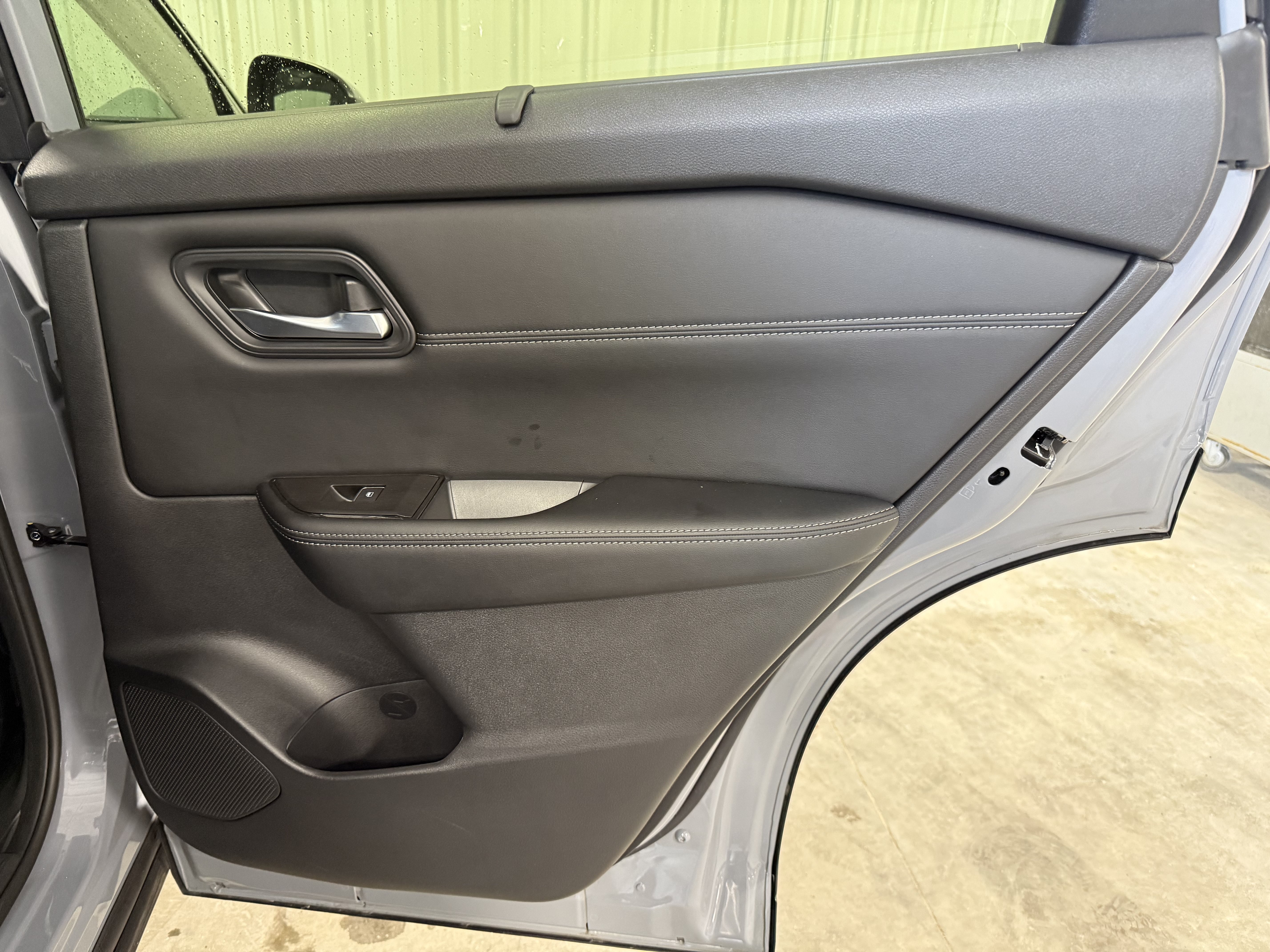 Used 2025 Nissan Rogue SL w/ Tech Package AWD/4WD image 8