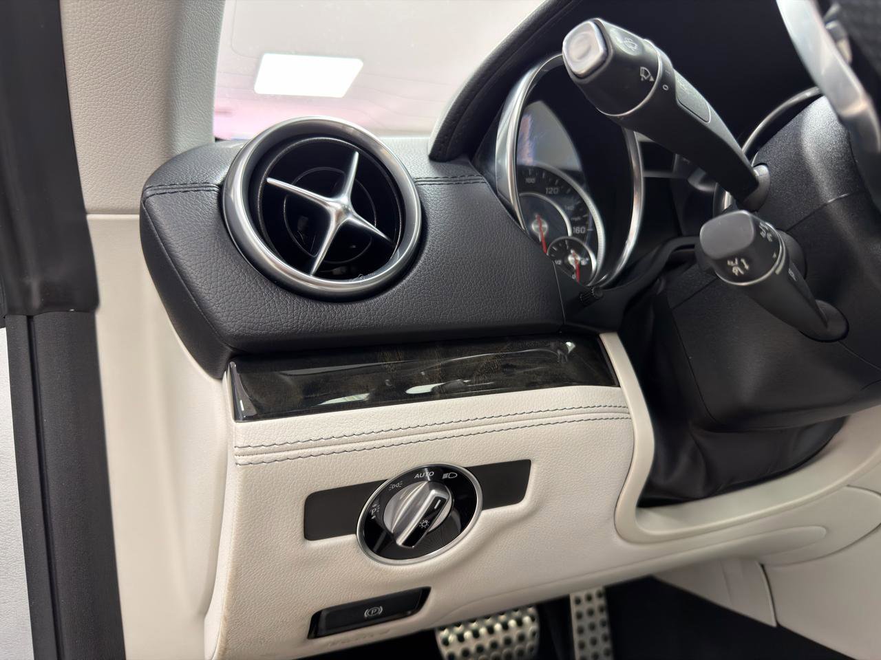 Used 2018 Mercedes-Benz SL 550 image 22
