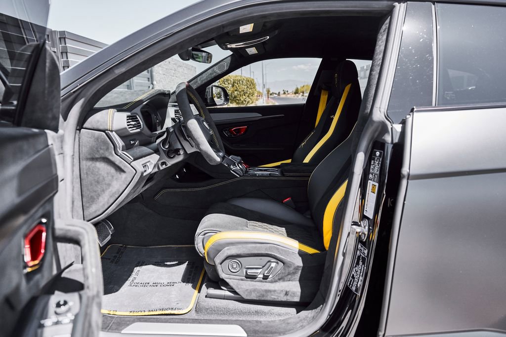 Used 2024 Lamborghini Urus Performante AWD/4WD image 40