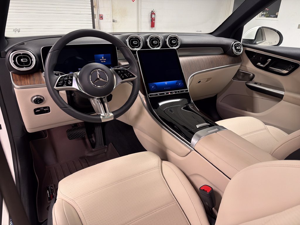 Used 2025 Mercedes-Benz GLC 300 image 25