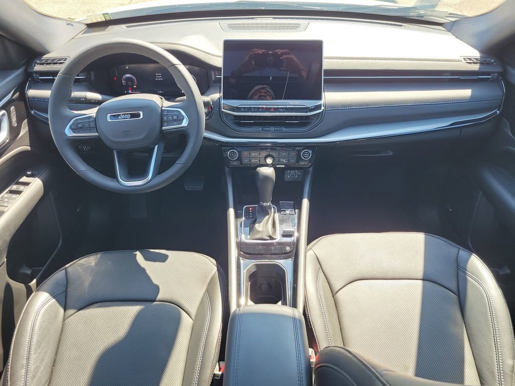 Used 2025 Jeep Compass Limited w/ High Altitude Package image 14