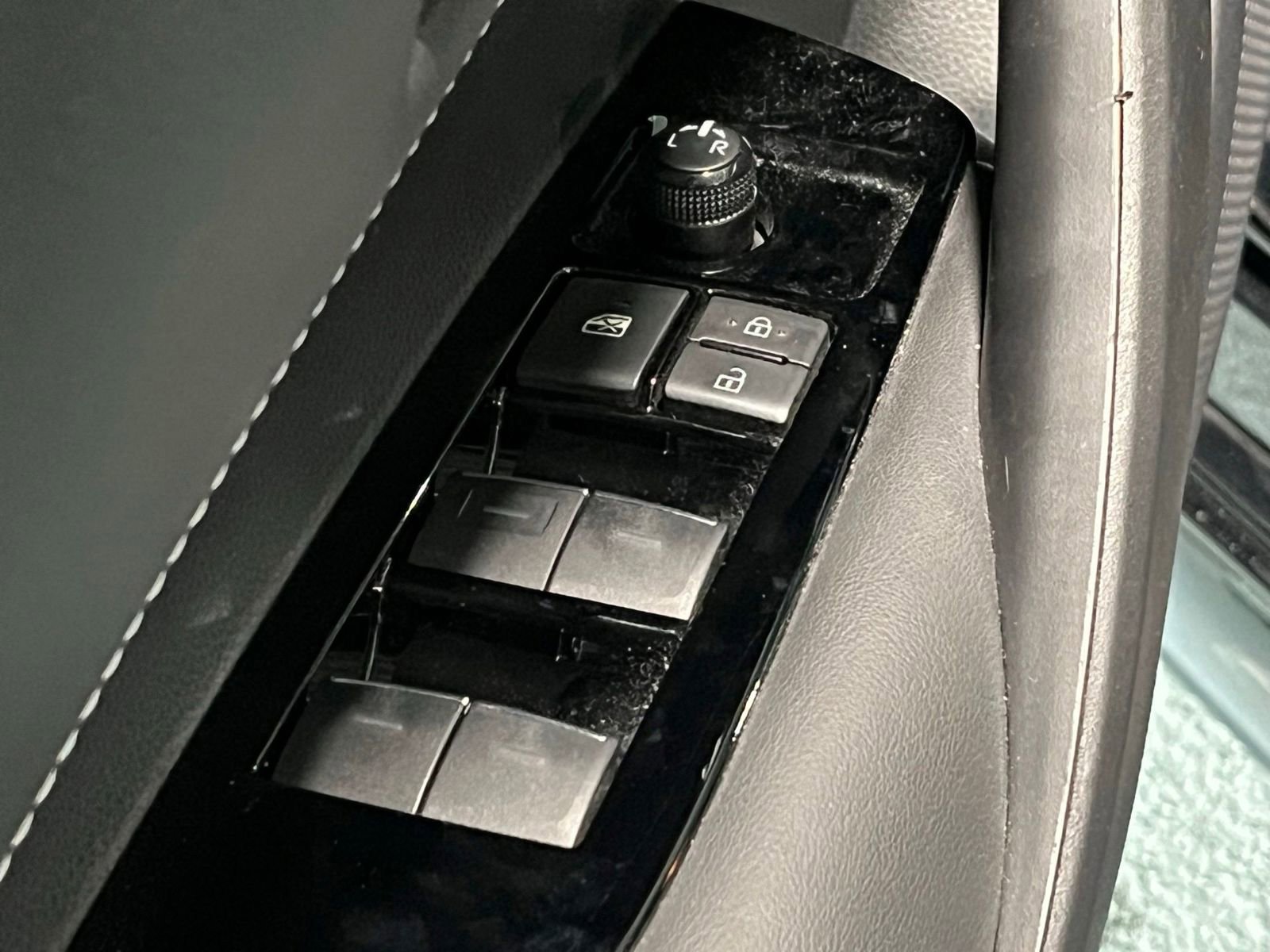 Used 2022 Toyota Corolla SE FWD image 28
